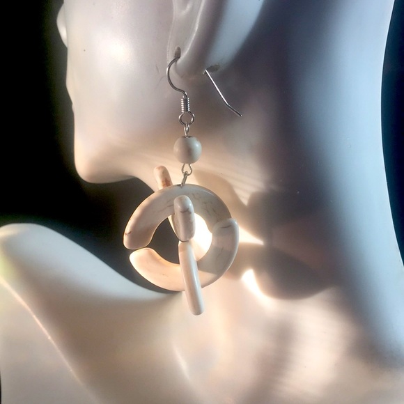 New beautiful artwork White Howlite Bracelet Set - Picture 3 of 11